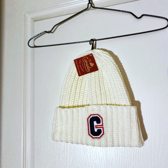 CANADA BY GREAT NORTHERN ladies’ toque - Picture 1 of 4